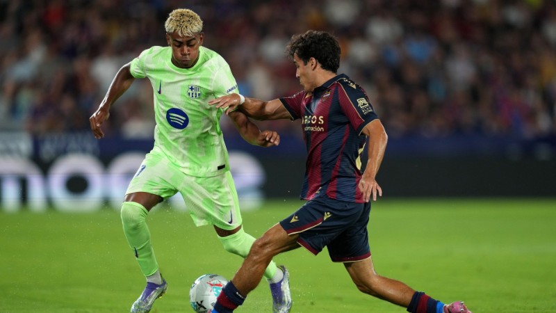 Levante gặp khó trước Barcelona